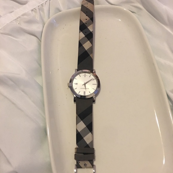Burberry watch, silver with classic pattern strap - Picture 3 of 7